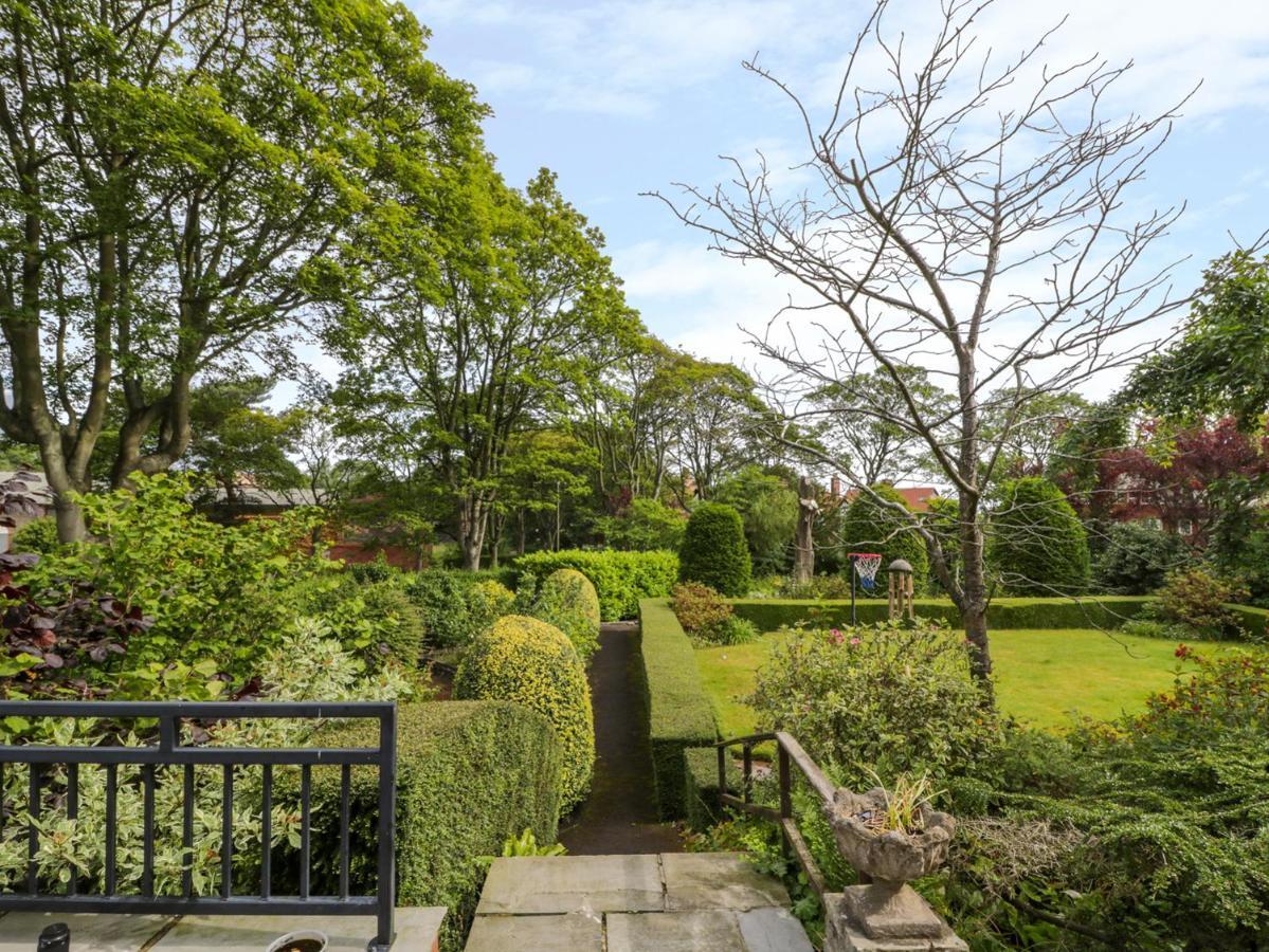 The Manor House Villa Scarborough Bagian luar foto