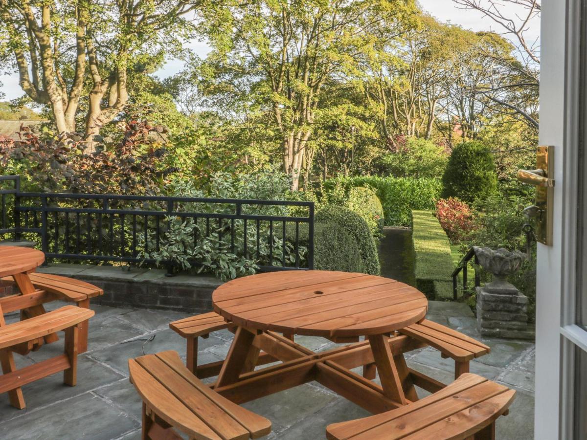 The Manor House Villa Scarborough Bagian luar foto